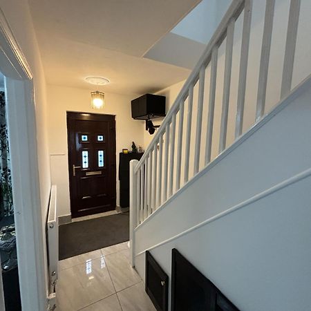 Charming And Cosy London Home, Garden, Parking & Family Fun Mitcham Exterior photo