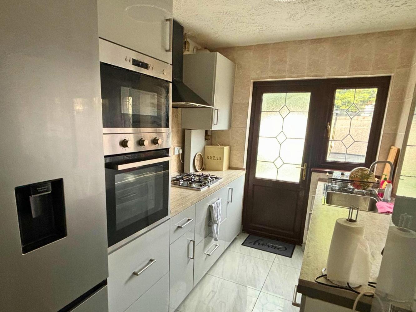 Charming And Cosy London Home, Garden, Parking & Family Fun Mitcham Exterior photo