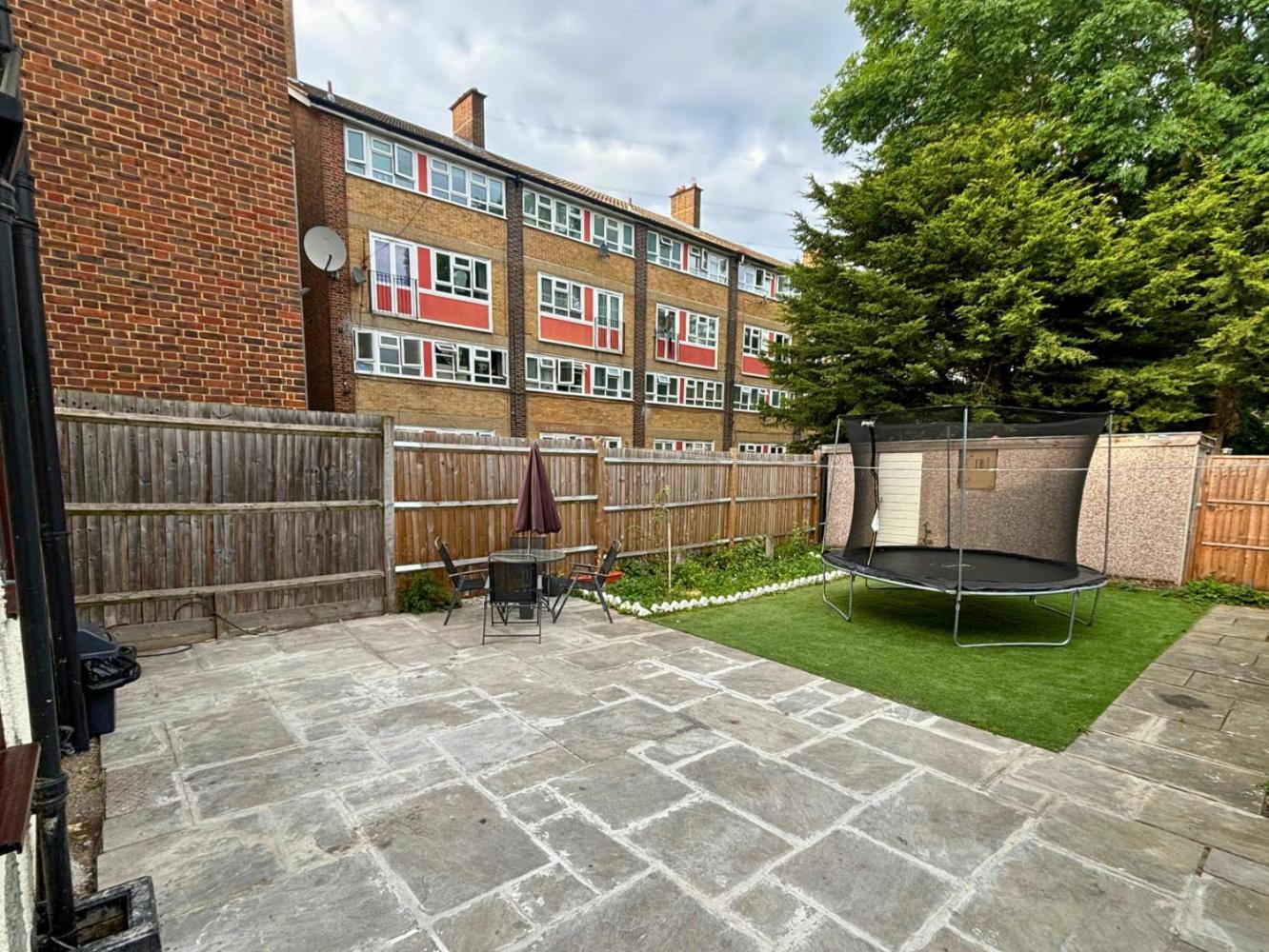 Charming And Cosy London Home, Garden, Parking & Family Fun Mitcham Exterior photo