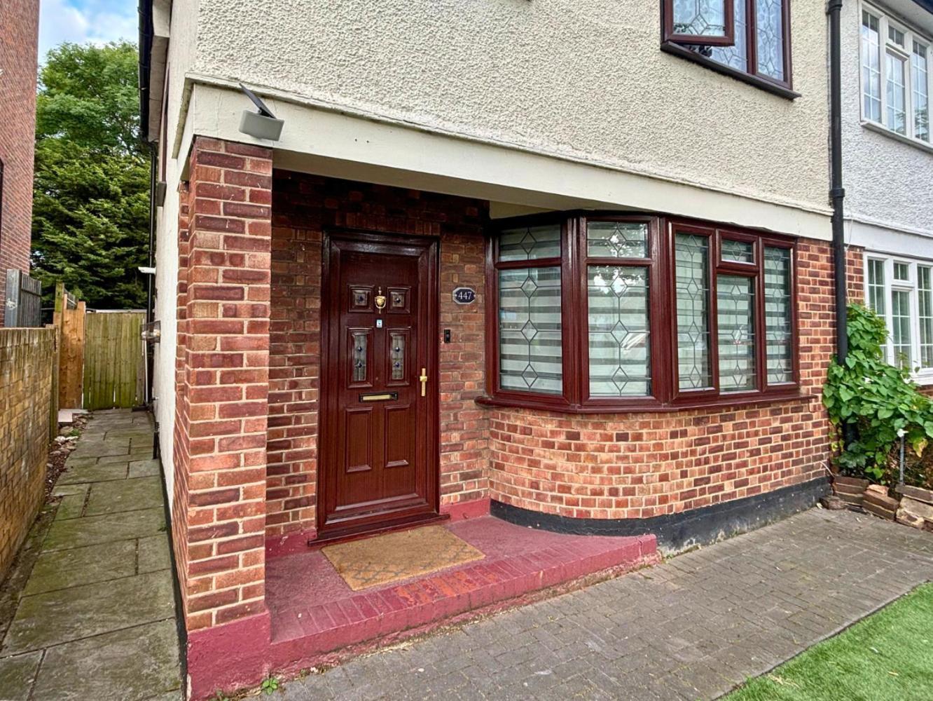 Charming And Cosy London Home, Garden, Parking & Family Fun Mitcham Exterior photo